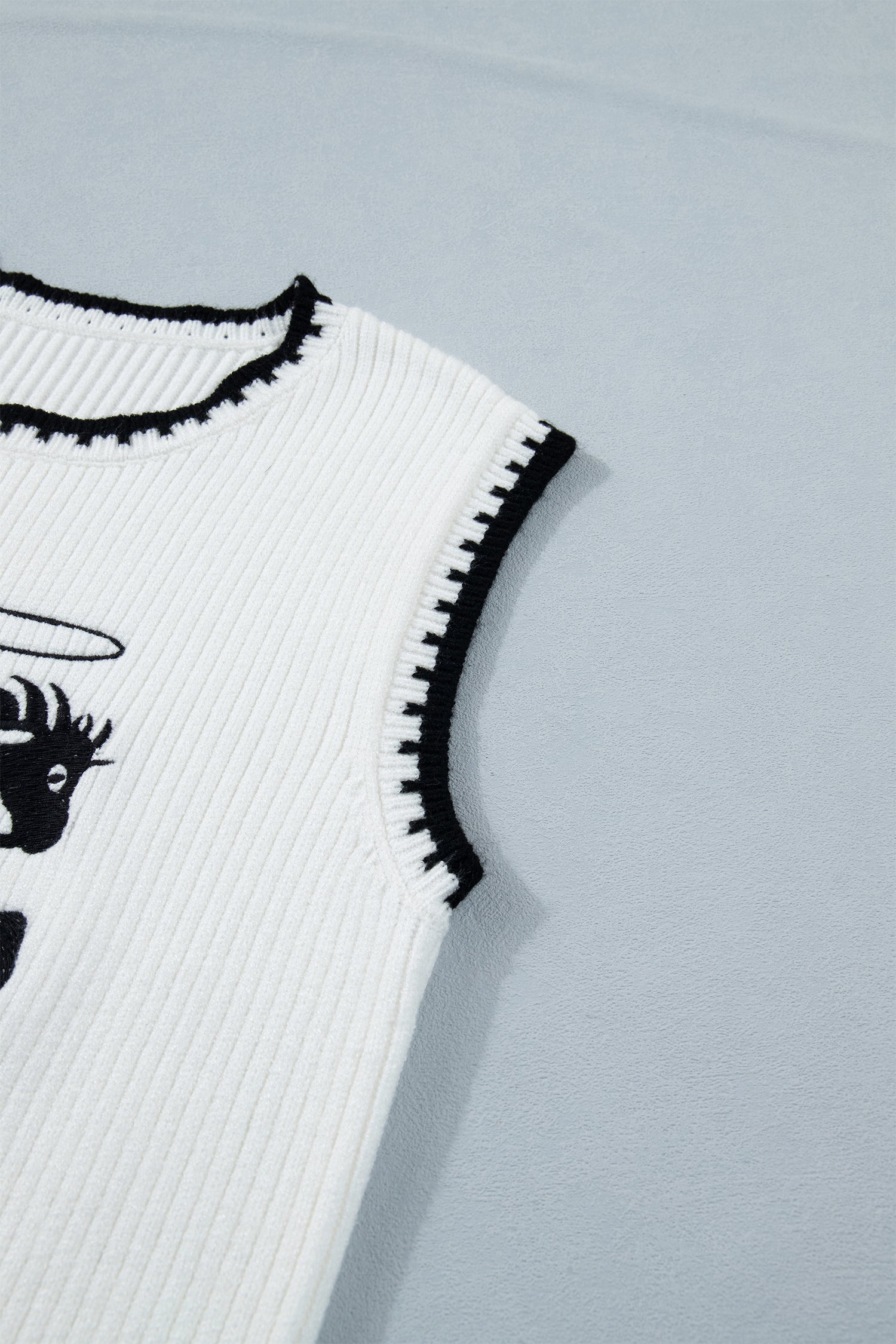 White Contrast Trim Round Neck Rodeo Cowboy Sweater Vest