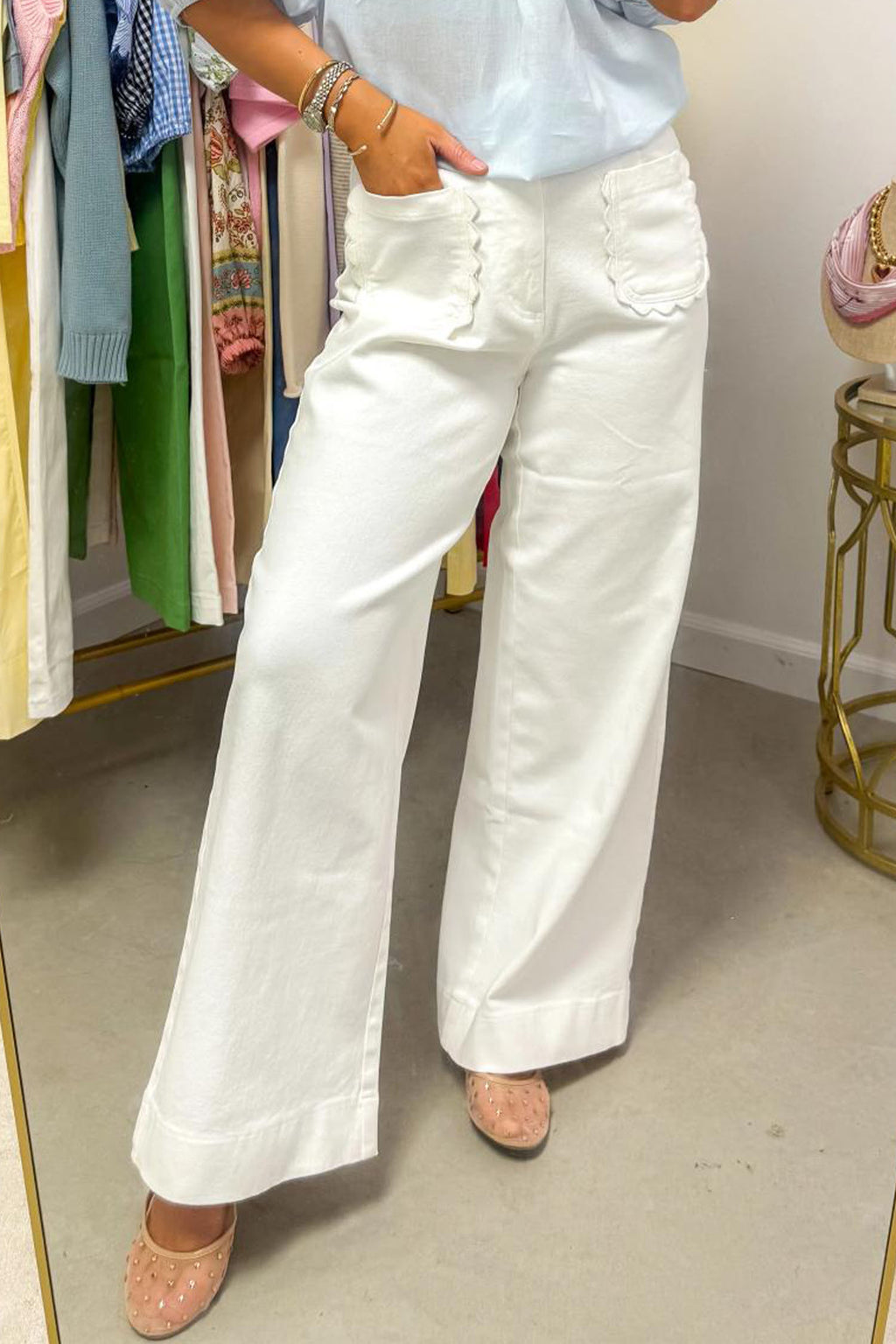 White Solid Color Scalloped Patch Pocket Shift Jeans